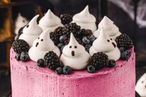 Simple Halloween Ghost Cake – Julia’s Album